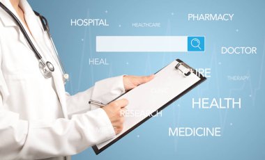 Kadın doktor vurgulama tıbbi kelimeler ile mavi arka plan ve arama çubuğu ile Not tutarak