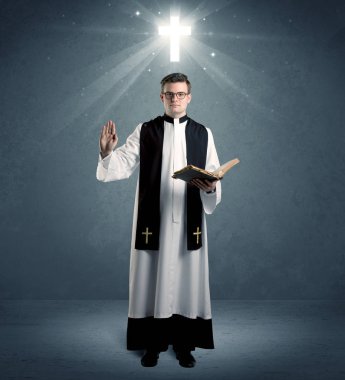 onun nimet veren genç rahip