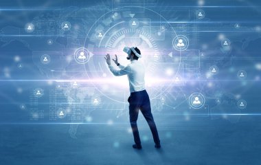 Bağlantı denetimi vj gözlüklü işadamı