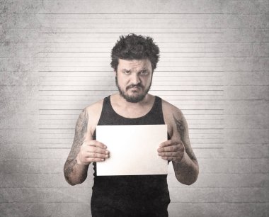 Gangster hapiste yakalandı