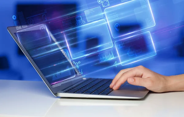 Dizüstü bilgisayar bilgi veritabanı kavramı kullanarak ele