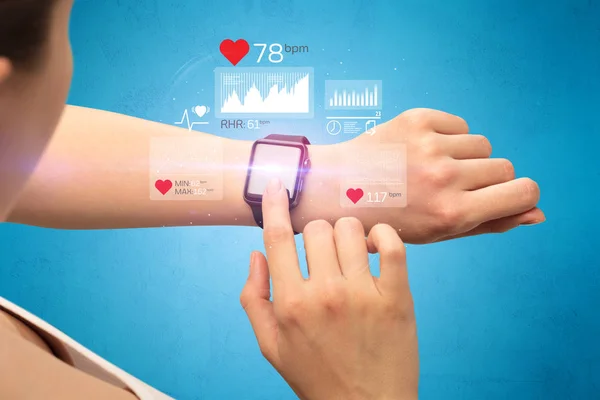 Cardio y smartwatch . — Foto de Stock