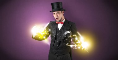 Onun gücü elinde tutan sihirbaz