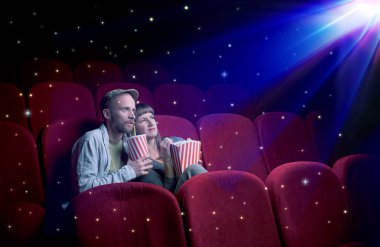 Güzel çift 3d film seyrederken