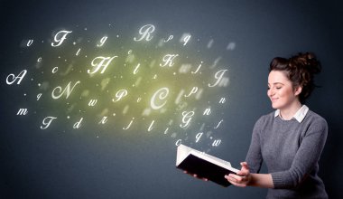 Genç Bayan kitap harfleri ile