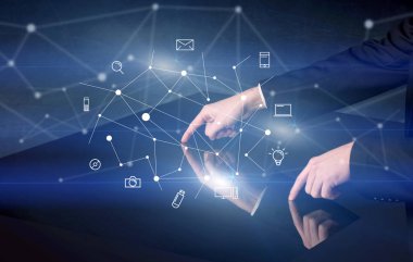 Etkileşimli tablo dokunmadan eller