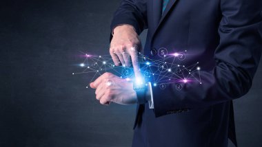 Smartwatch ağ kavramı ile.