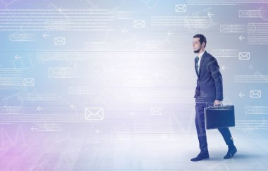 İşadamı ile posta kavramı yürüyüş