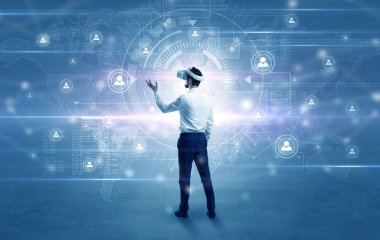 Bağlantı denetimi vj gözlüklü işadamı