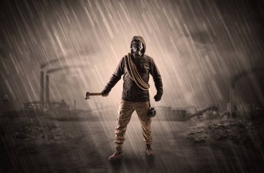 Gaz Maskeli adam yıkıldı ortamında