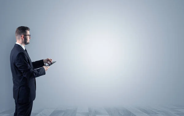 Businessman standing in an empty space — Stock Photo, Image