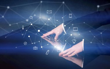 Etkileşimli tablo dokunmadan eller