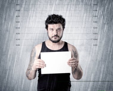 Gangster hapiste yakalandı