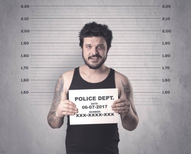 Gangster hapiste yakalandı