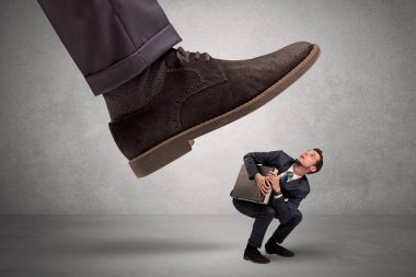 Çalışan büyük patron ayak korkuyor