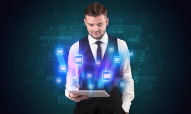 E-posta kavramı ile işadamı ve tablet