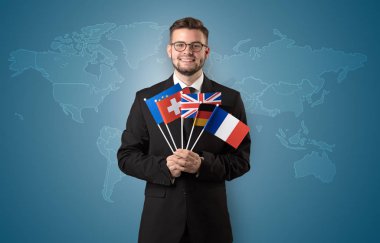 Adam bayrağı ve harita arka plan ile ayakta