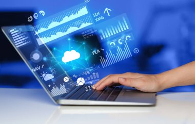 Raporlar ve grafikler kavramı yükleme ile dizüstü kullanarak ele