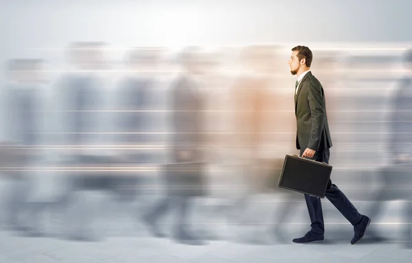 Businessman walking on a crowded street — Stock Photo, Image