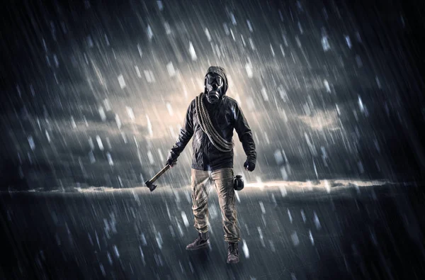 Terörist elinde silah ile bir odada