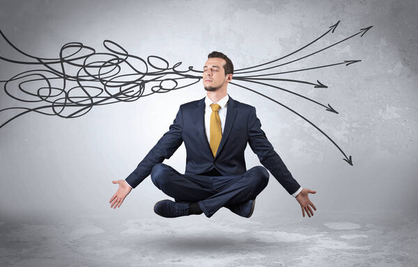 Бизнесмен медитирует с чистой концепцией каракулей
