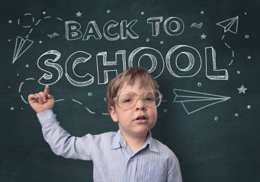 Geri okul kavramı ile sevimli çocuk