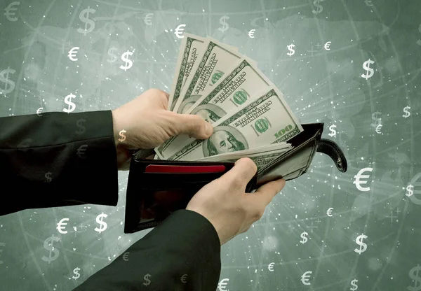 Biznesmen ręką wyjmuje Dolar z portfela — Zdjęcie stockowe