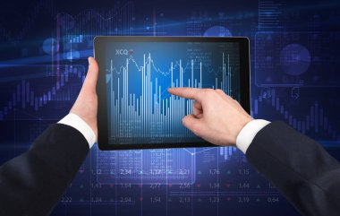 Tablet kullanma ve mali rapor kavramı kontrol el