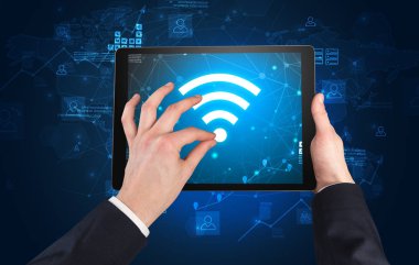 Tablet ile online kavramı kullanarak ele