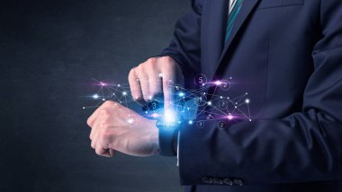 Smartwatch ağ kavramı ile.