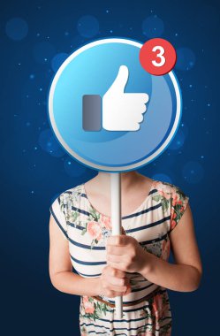 Facebook üye tutan kadın 