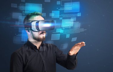 İşadamı ile sanal gerçeklik koruyucu gözlük