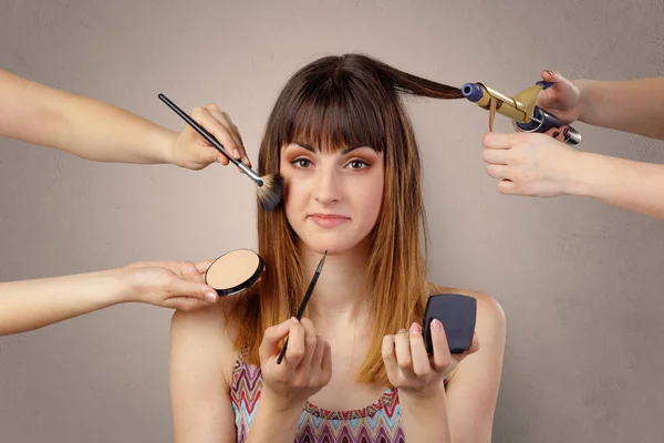 Retrato de uma jovem mulher no cosmetician — Fotografia de Stock