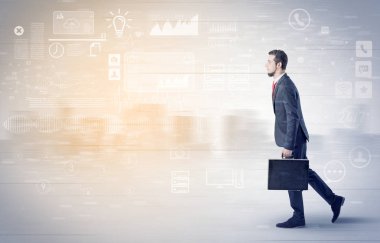 İşadamı ile veritabanı kavramı yürüyüş