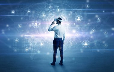 Bağlantı denetimi vj gözlüklü işadamı