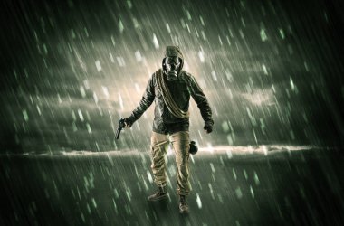 Terörist elinde silah ile bir odada