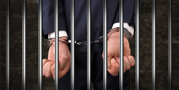Chiudere ammanettato uomo in prigione — Foto Stock