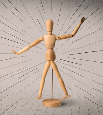 Ahşap manken onun etrafında siyah çizgili grimsi bir arka plan önünde poz verdi