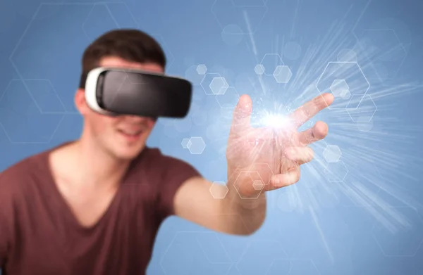 Man wearing virtual reality goggles — Stock Photo, Image