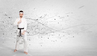 Karate kaotik konsepti ile yapan karate adam