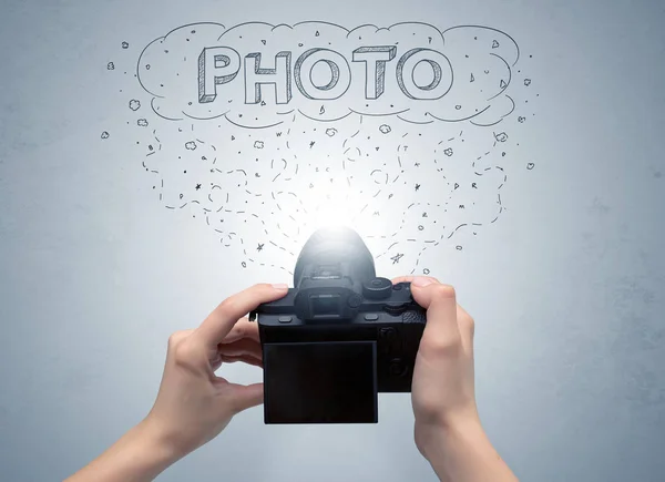 Hand fotosessie met bericht cloud concept — Stockfoto