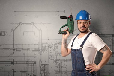 Çalışan teknik çizim ile.
