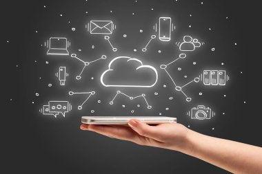 El telefon bulut teknoloji sistem konsepti ile çalışma