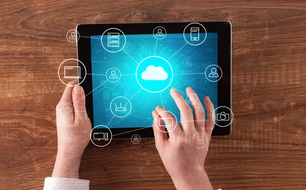 Hand using tablet with centralized cloud computing system concept — Stock Photo, Image