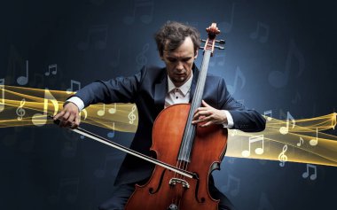 Çello notları ile oynamaya müzisyen