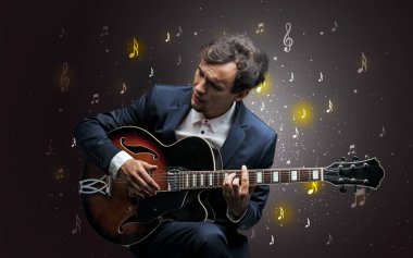 Klasik müzisyen ile düşen notlar