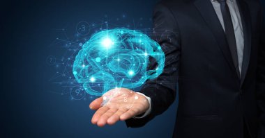 İnsan beyni elinde tutan adam