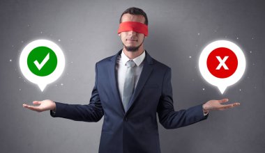Blindfolded işadamı seçmek çalışıyor