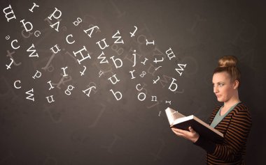 Genç Bayan kitap harfleri ile