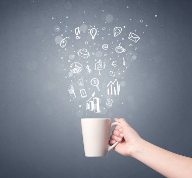 Çay bardağı tutan el